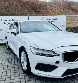 danneggiata altro Volvo V-60 Momentum Pro 2021/1