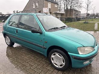 Vaurioauto  machines Peugeot 106 XR 1.1 NIEUWSTAAT!!!! VASTE PRIJS! 1350 EURO 1996/1