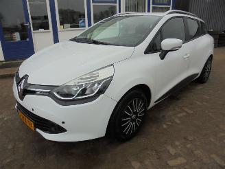 Schade oplegger Renault Clio Estate0.9 TCE Expression 2014/11