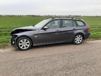 Schade camper BMW 3-serie 320 6-bak 2008/3