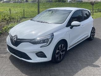 Schade scooter Renault Clio Evolution 1.0 TCe 2023/6