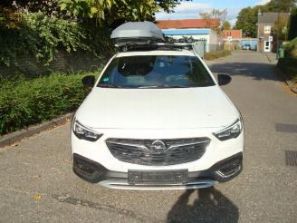 damaged campers Opel Insignia 2.0 TURBO 4X4 COUNTRY 260PK!! 2017/11