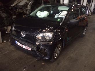 krockskadad bil aanhanger Volkswagen Up benzine - 999cc - 2013/4