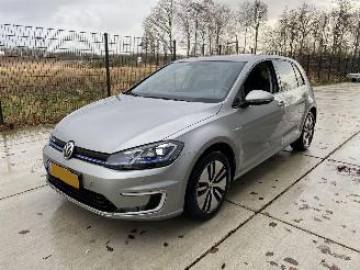 Schade machine Volkswagen e-Golf 100 kWh -LED-NAVI-PDC 2019/1